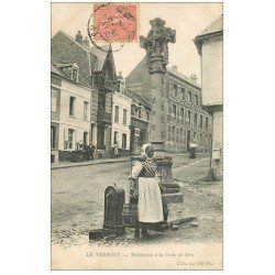 carte postale ancienne 76 LE TREPORT. Tréportaise à la Croix de Grès. Porteuse d´eau 1904