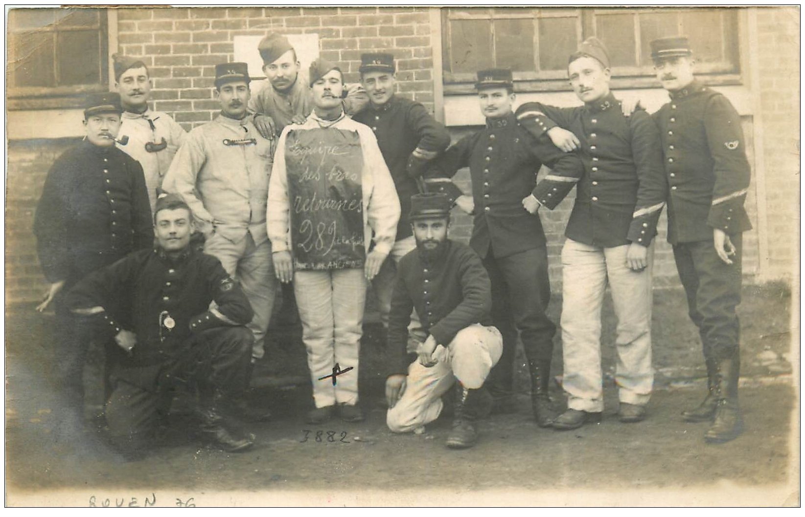 carte postale ancienne 76 ROUEN. Carte Photo de Militaires 39° Infanterie