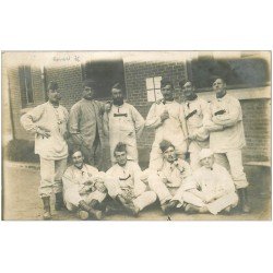 carte postale ancienne 76 ROUEN. Militaires fumeurs de pipe. Carte Photo vers 1910