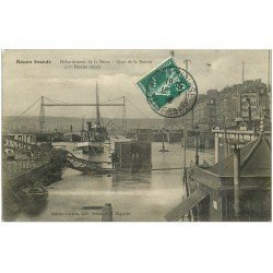 carte postale ancienne 76 ROUEN. Quai de la Bourse débordement de la Seine 1910