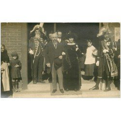 76 ROUEN. Rare Carte Photo d'un Mariage. Sortie d'Eglise invités et Gardes Suisses. Photographe Belville