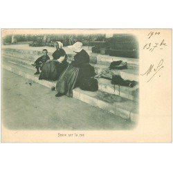 carte postale ancienne 76 ROUEN. Scène sur la Rue Marché aux Puces 1900