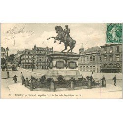 carte postale ancienne 76 ROUEN. Statue Napoléon Rue République 1911