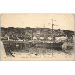 carte postale ancienne 06 GOLFE JUAN. Un coin du Port 1917. Voilier