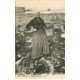 carte postale ancienne 76 DIEPPE. Type de Polletaise. Ramasseuses de Crustacés et galets