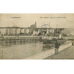 carte postale ancienne 76 DIEPPE. Sortie d'un Paquebot du Port 1905
