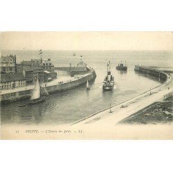 carte postale ancienne 76 DIEPPE. L'Entrée des Jetés