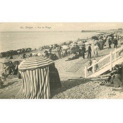 carte postale ancienne 76 DIEPPE. Sur la Plage 381