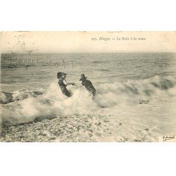 carte postale ancienne 76 DIEPPE. Le Bain à la lame 1905