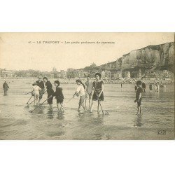 carte postale ancienne 76 LE TREPORT. Petits Pêcheurs de Crevettes