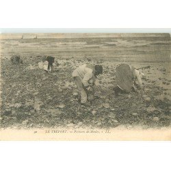 carte postale ancienne 76 LE TREPORT. Pêcheurs de Moules