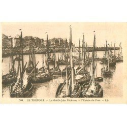 carte postale ancienne 76 LE TREPORT. Flotille des Pêcheurs Entrée du Port