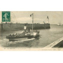 carte postale ancienne 76 LE TREPORT. Le navire Picardie sortant du Port 58 Nouvelle Jetée