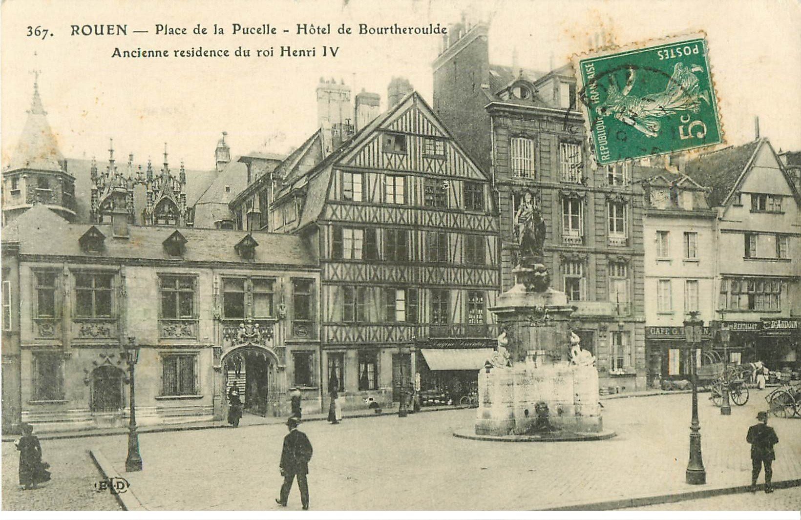 carte postale ancienne 76 ROUEN. Place de la Pucelle Hôtel de Bourtheroulde 1910