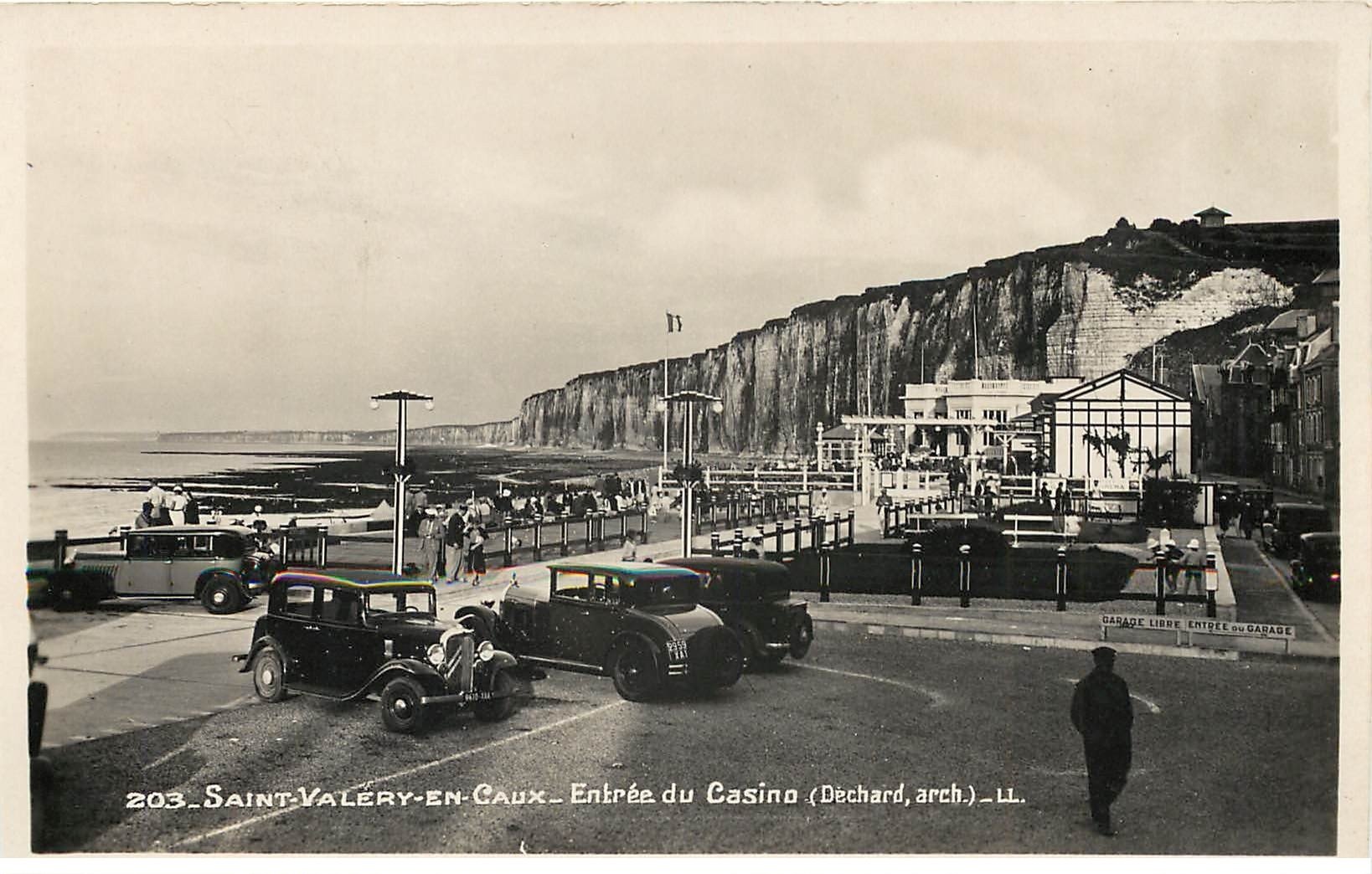 carte postale ancienne 76 SAINT-VALERY-EN-CAUX. Entrée du Casino. Carte Photo
