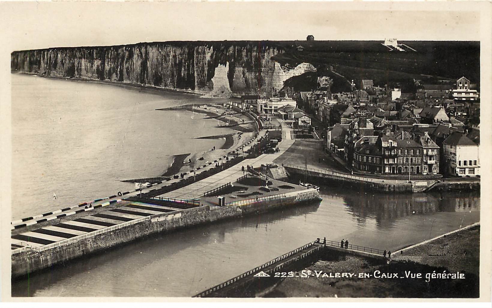 carte postale ancienne 76 SAINT-VALERY-EN-CAUX. Vue générale. Carte Photo