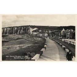 carte postale ancienne 76 SAINT-VALERY-EN-CAUX. Digue et Plage. Carte Photo