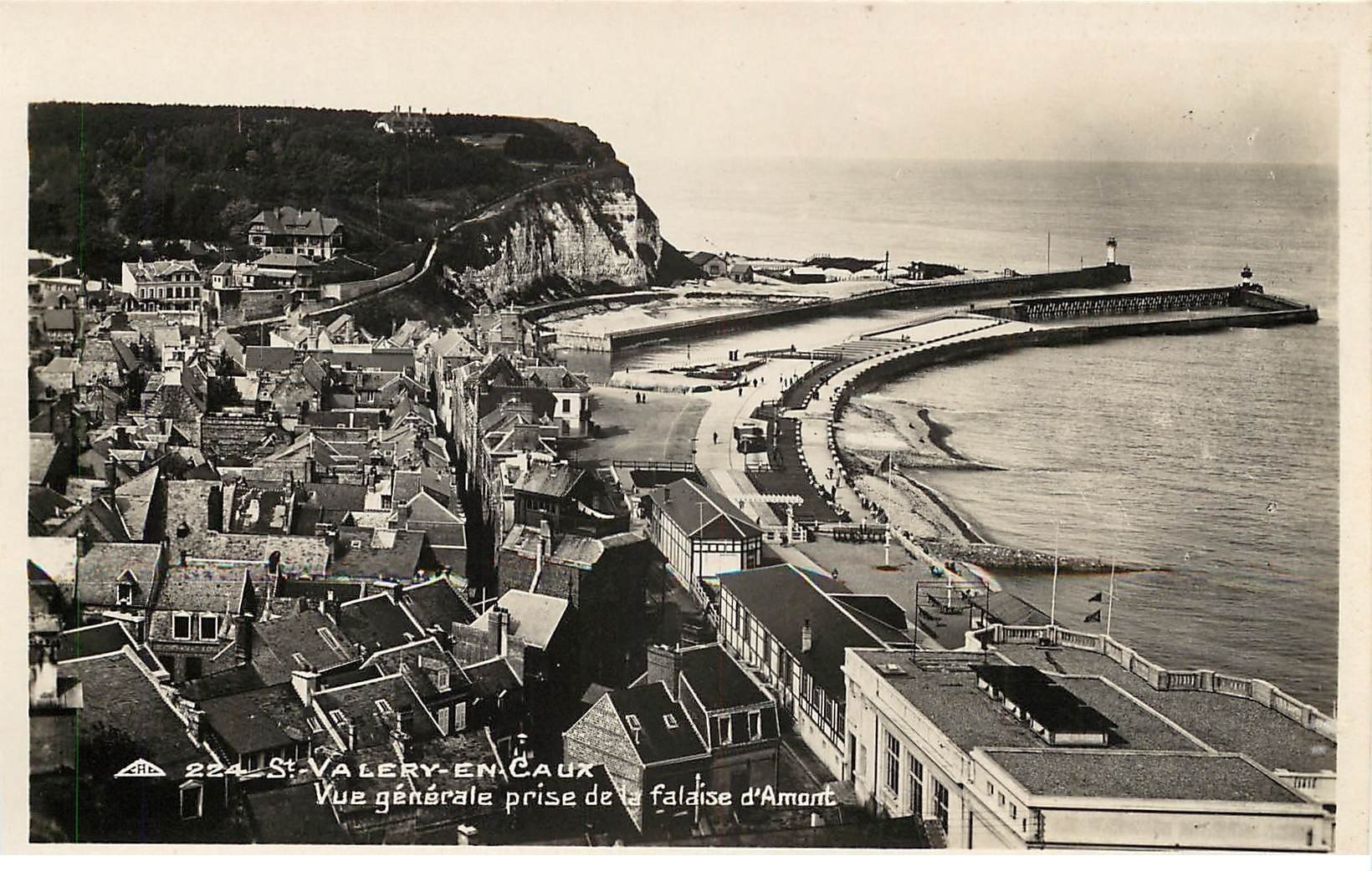 carte postale ancienne 76 SAINT-VALERY-EN-CAUX. Vue prise de Falaise d'Amont. Carte Photo