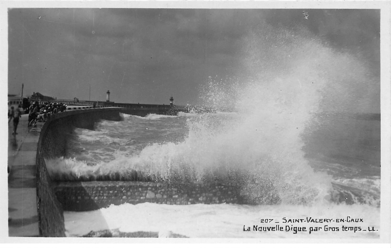 carte postale ancienne 76 SAINT-VALERY-EN-CAUX. Nouvelle Digue. Carte Photo
