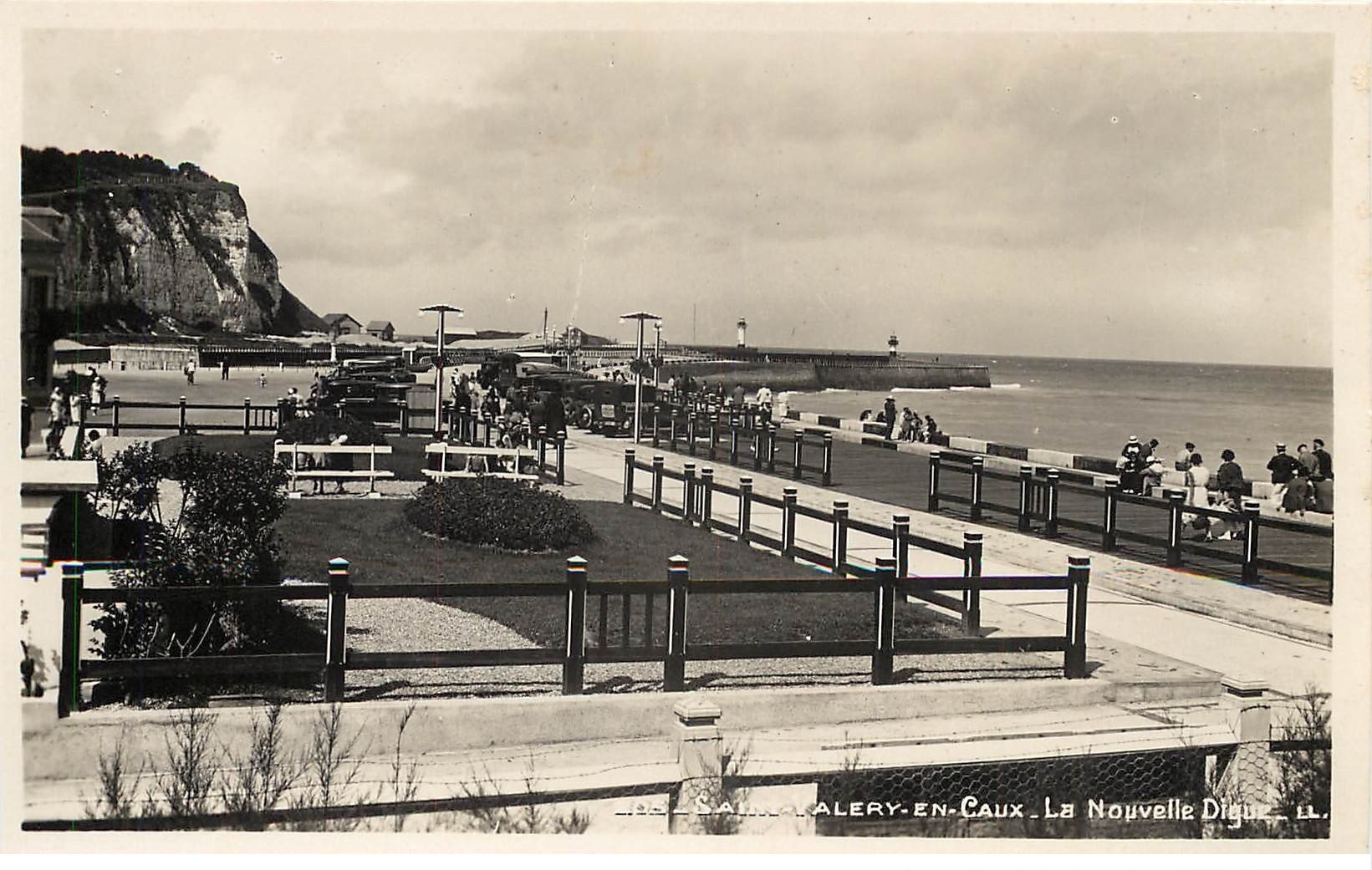 carte postale ancienne 76 SAINT-VALERY-EN-CAUX. La Nouvelle Digue. Carte Photo