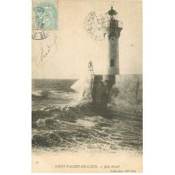 carte postale ancienne 76 SAINT-VALERY-EN-CAUX. Jetée d'Aval 1905 Phare