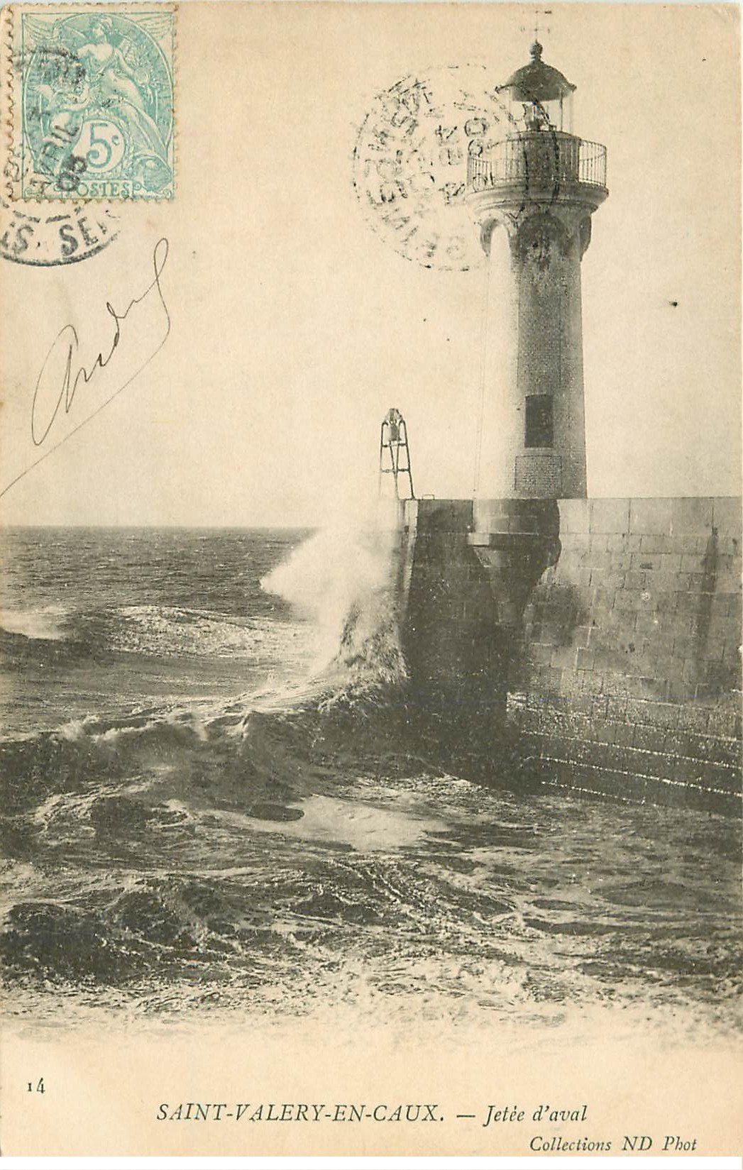 carte postale ancienne 76 SAINT-VALERY-EN-CAUX. Jetée d'Aval 1905 Phare