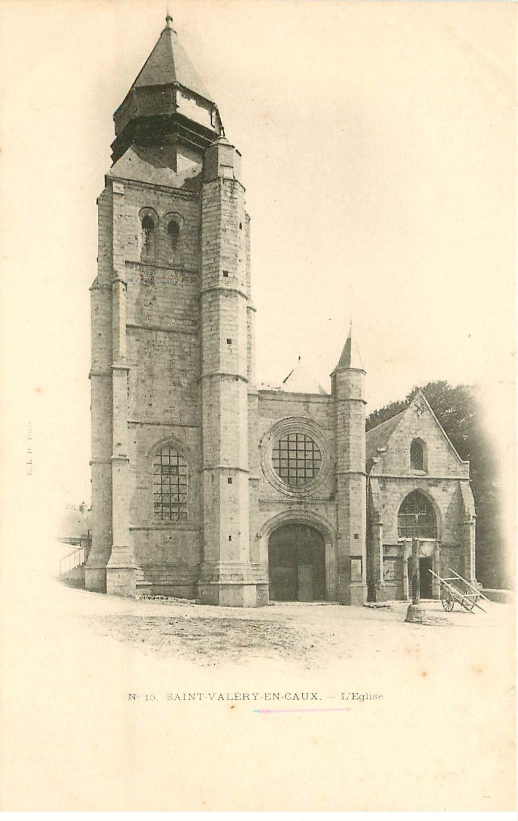 carte postale ancienne 76 SAINT-VALERY-EN-CAUX. L'Eglise vers 1900