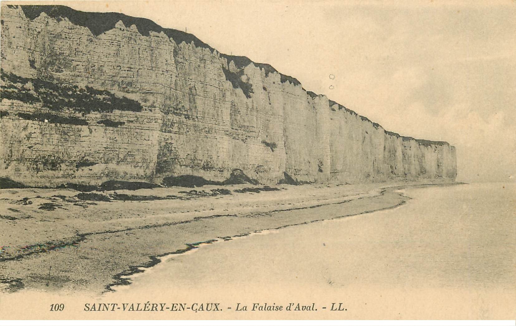 carte postale ancienne 76 SAINT-VALERY-EN-CAUX. La Falaise d'Aval 1922