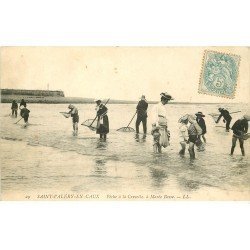 carte postale ancienne 76 SAINT-VALERY-EN-CAUX. Pêche à la Crevette à marée basse 1907