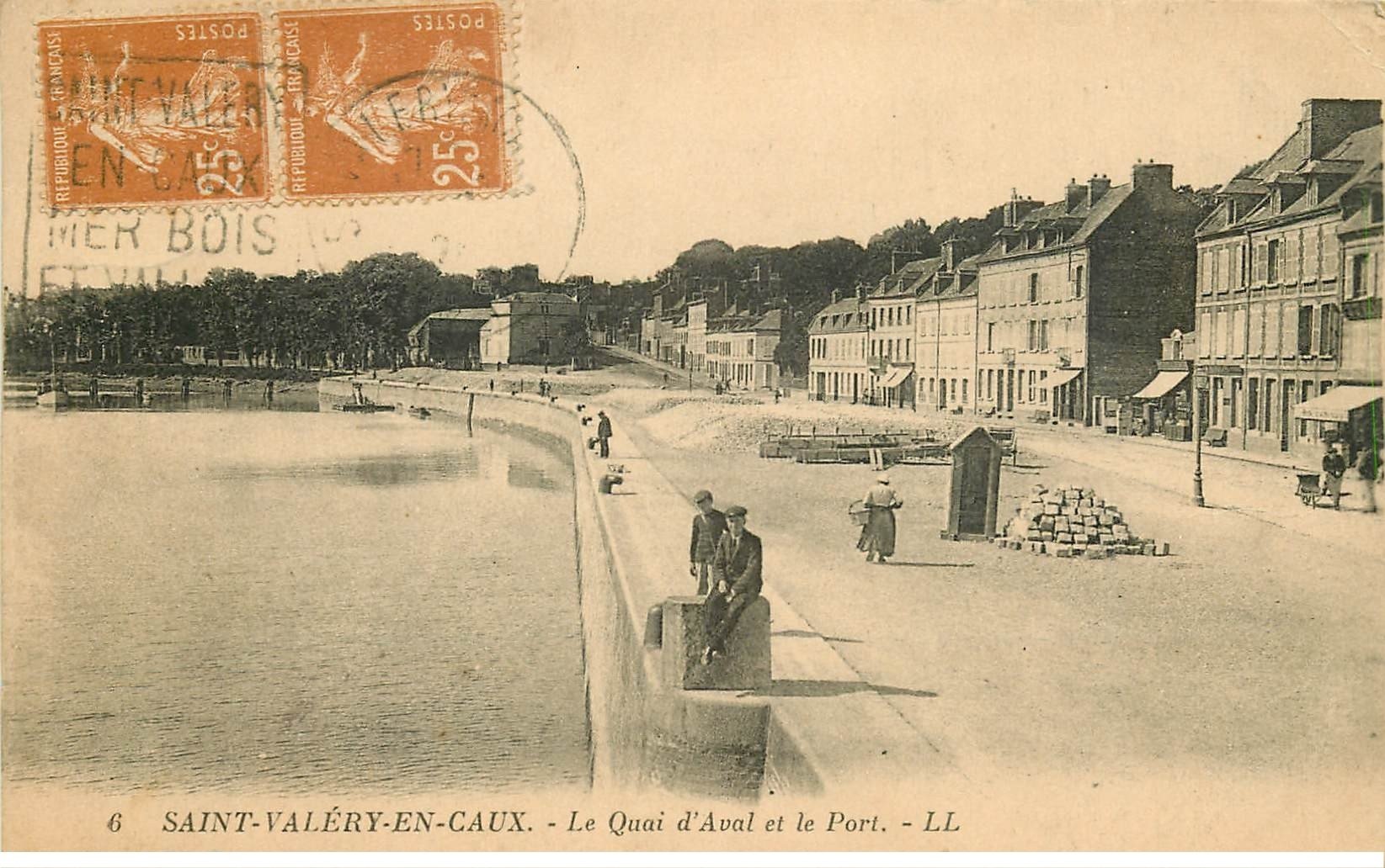 carte postale ancienne 76 SAINT-VALERY-EN-CAUX. Quai d'Aval et Port