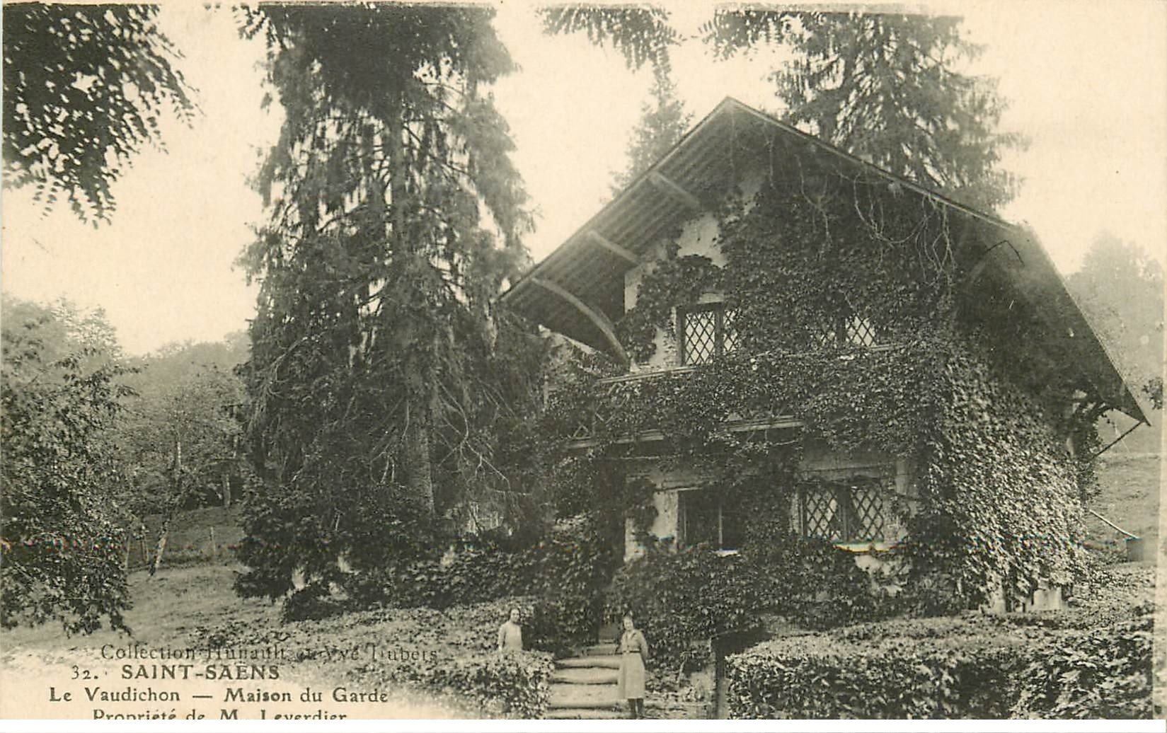 carte postale ancienne 76 SAINT-SAËNS. Maison du Garde Le Vaudichon animation. Timbre manquant