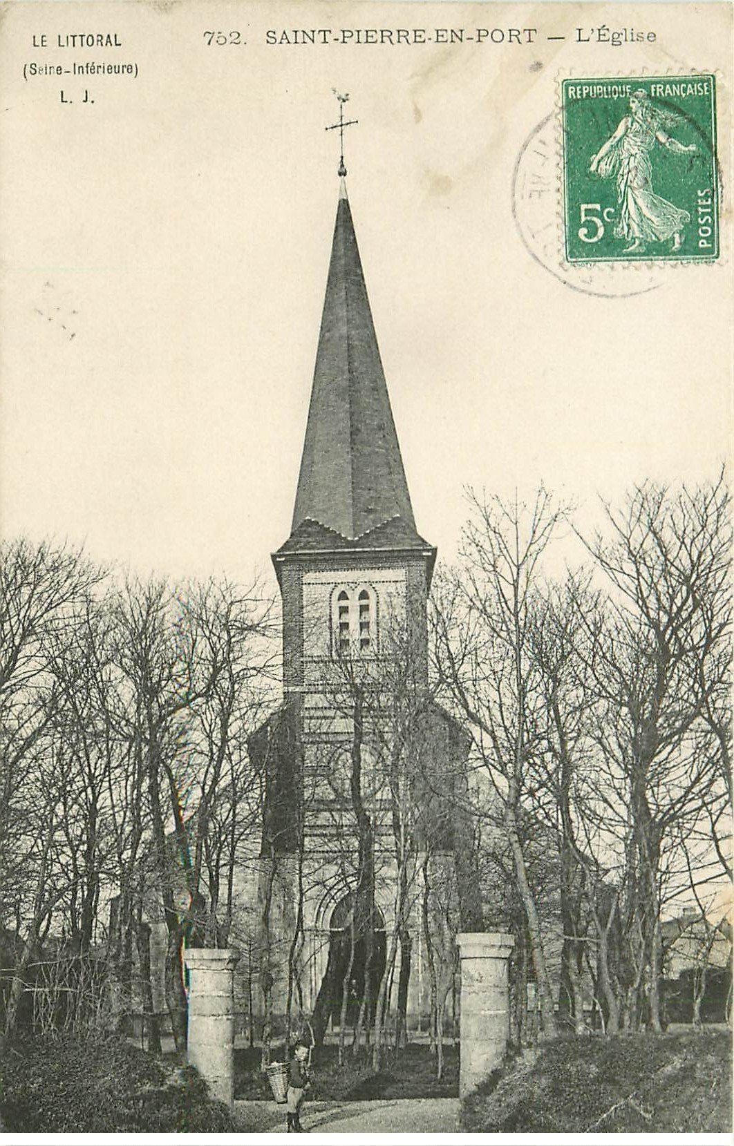 carte postale ancienne 76 SAINT-PIERRE-EN-PORT. L'Eglise avec Gamin