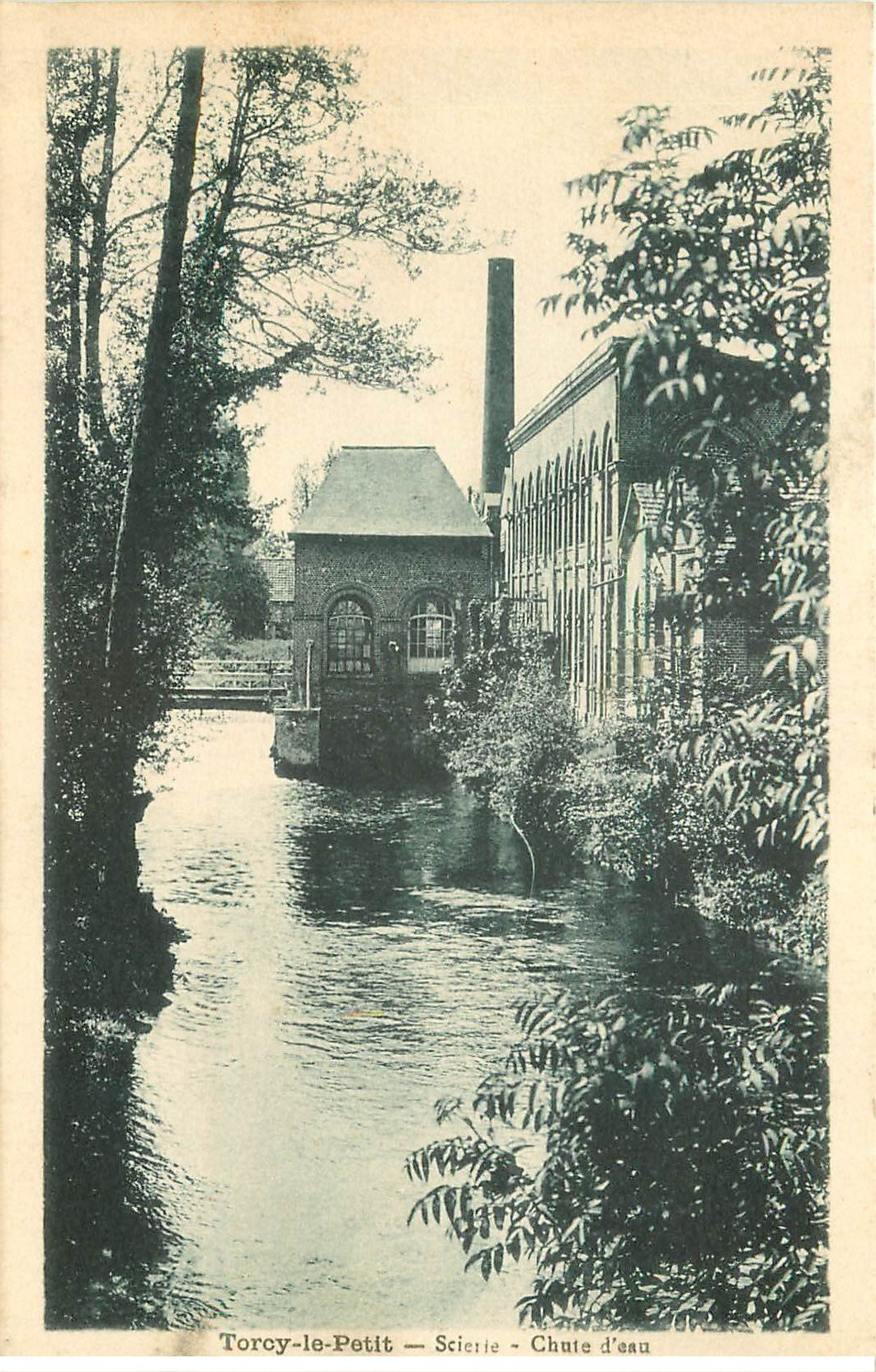 carte postale ancienne 76 TORCY-LE-PETIT. Scierie et Chute d'eau