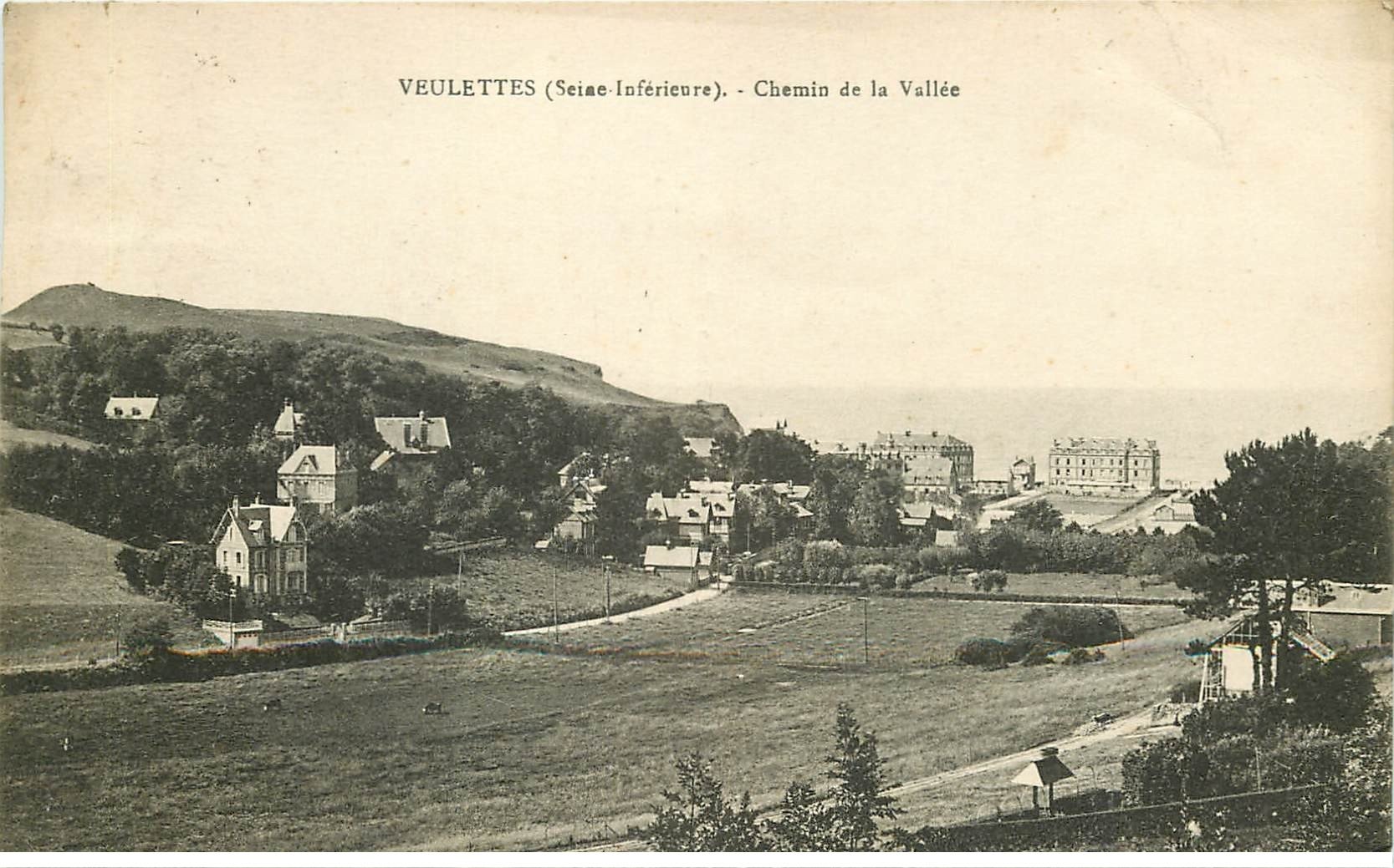 carte postale ancienne 76 VEULETTES. Chemin de la Vallée 1928. Fine nervure...