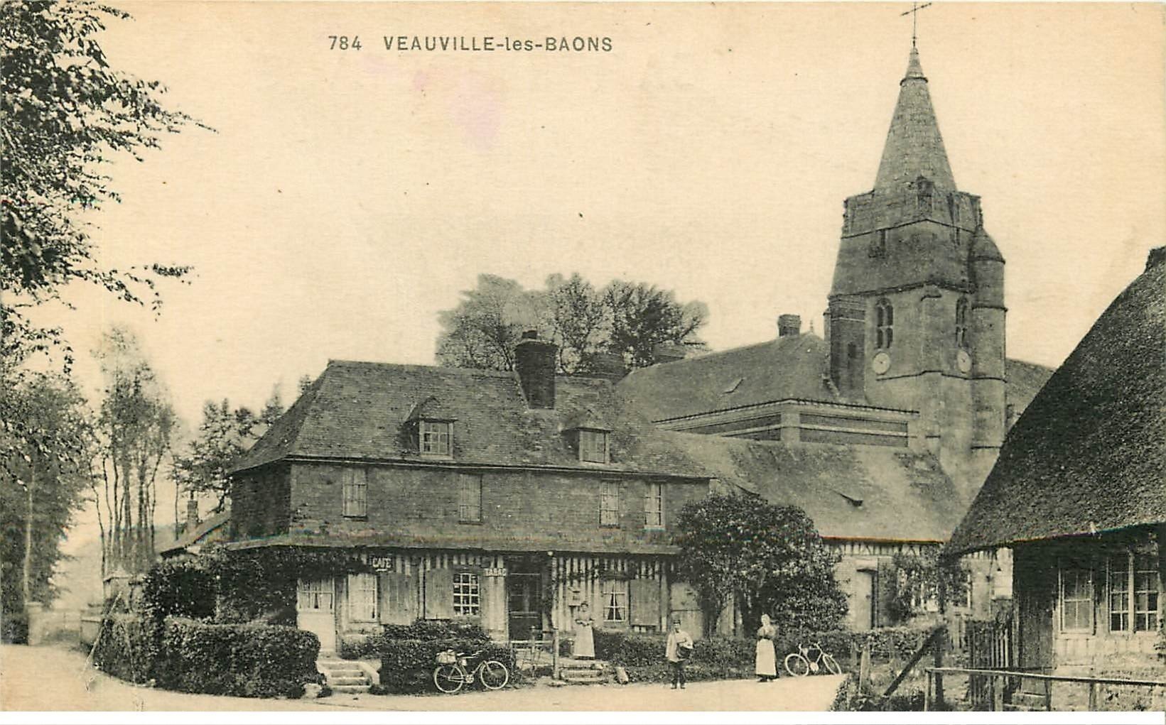 carte postale ancienne 76 VEAUVILLE-LES-BAONS. Café Tabac avec Facteur