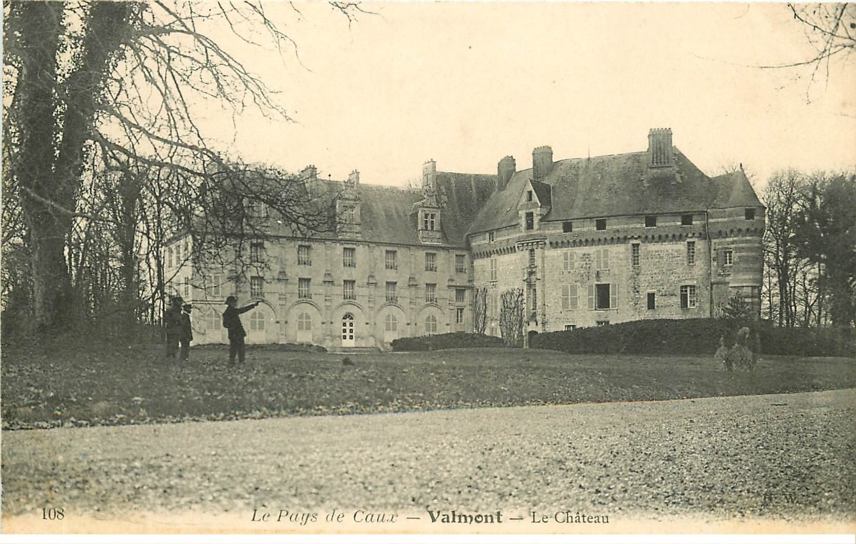 carte postale ancienne 76 VALMONT. Le Château animation