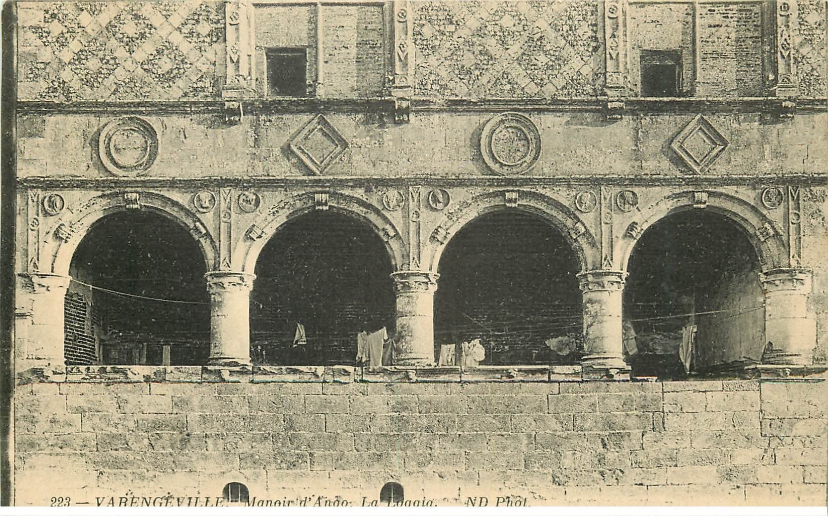 carte postale ancienne 76 VARENGEVILLE-SUR-MER. Manoir Ango Loggia avec linge séchant