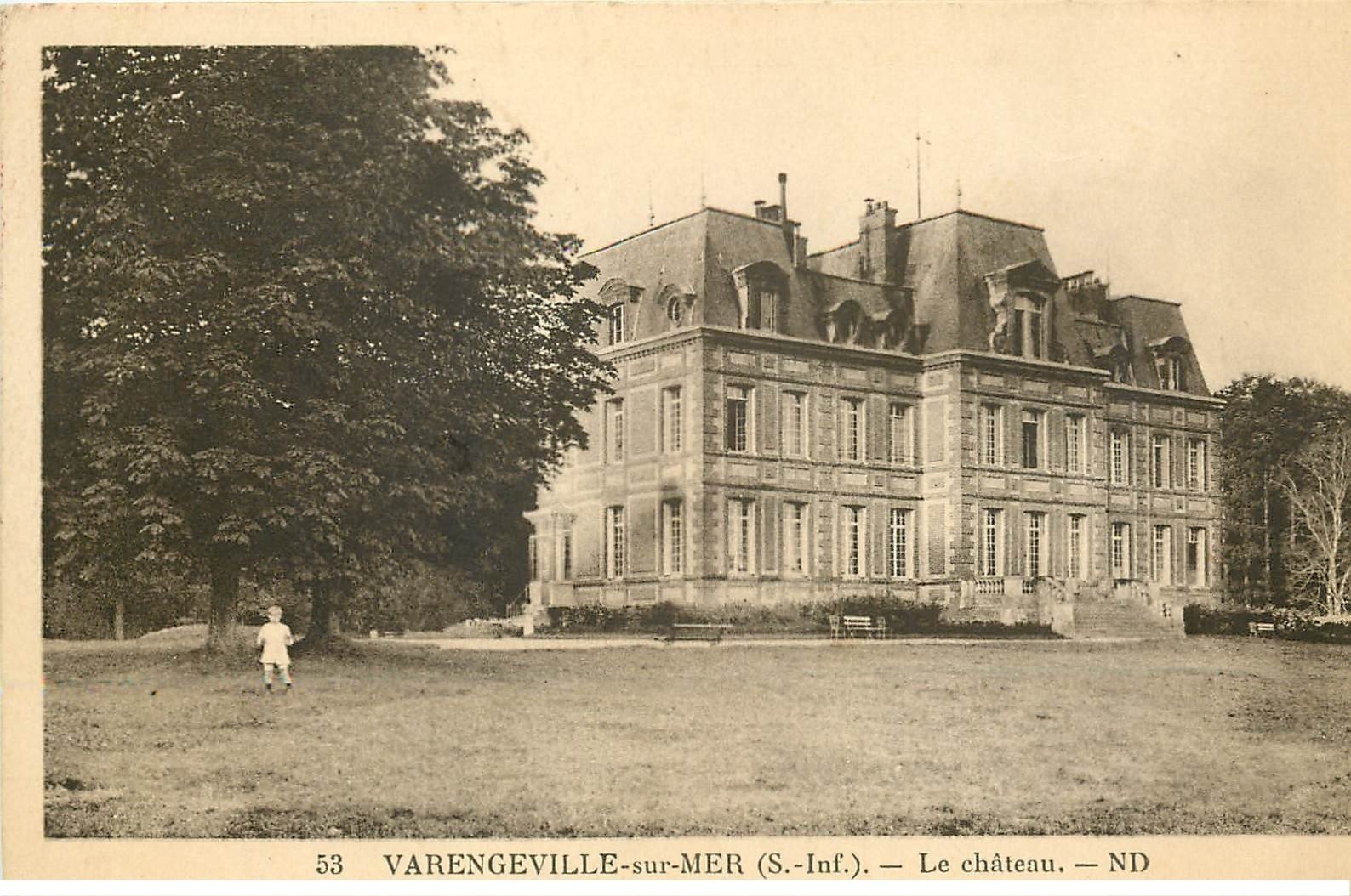 carte postale ancienne 76 VARENGEVILLE-SUR-MER. Château avec Gamin 1937. Timbre absent