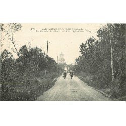 carte postale ancienne 76 VARENGEVILLE-SUR-MER. Chemin du Phare