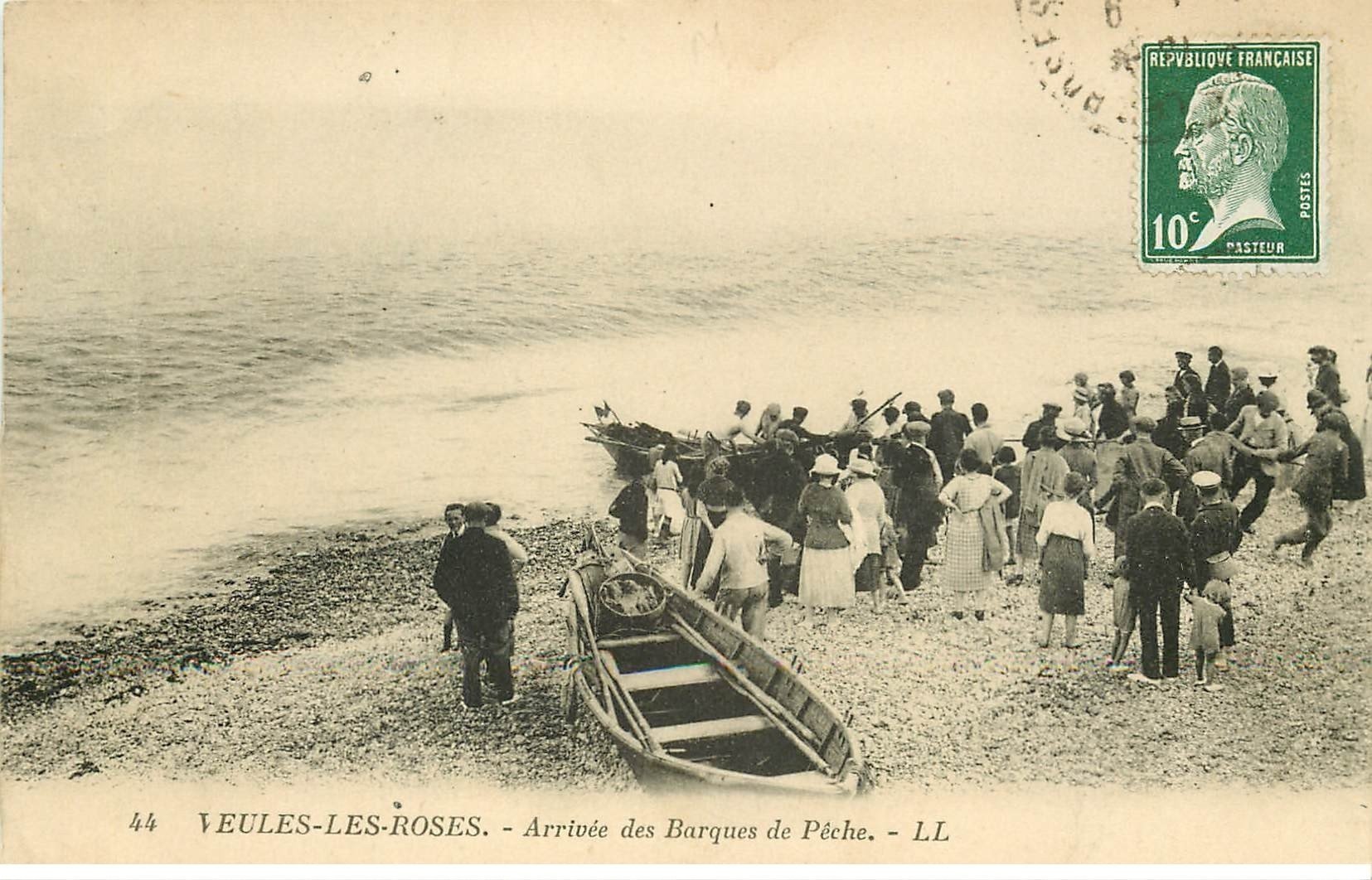 carte postale ancienne 76 VEULES-LES-ROSES. Arrivée des Barques de Pêche