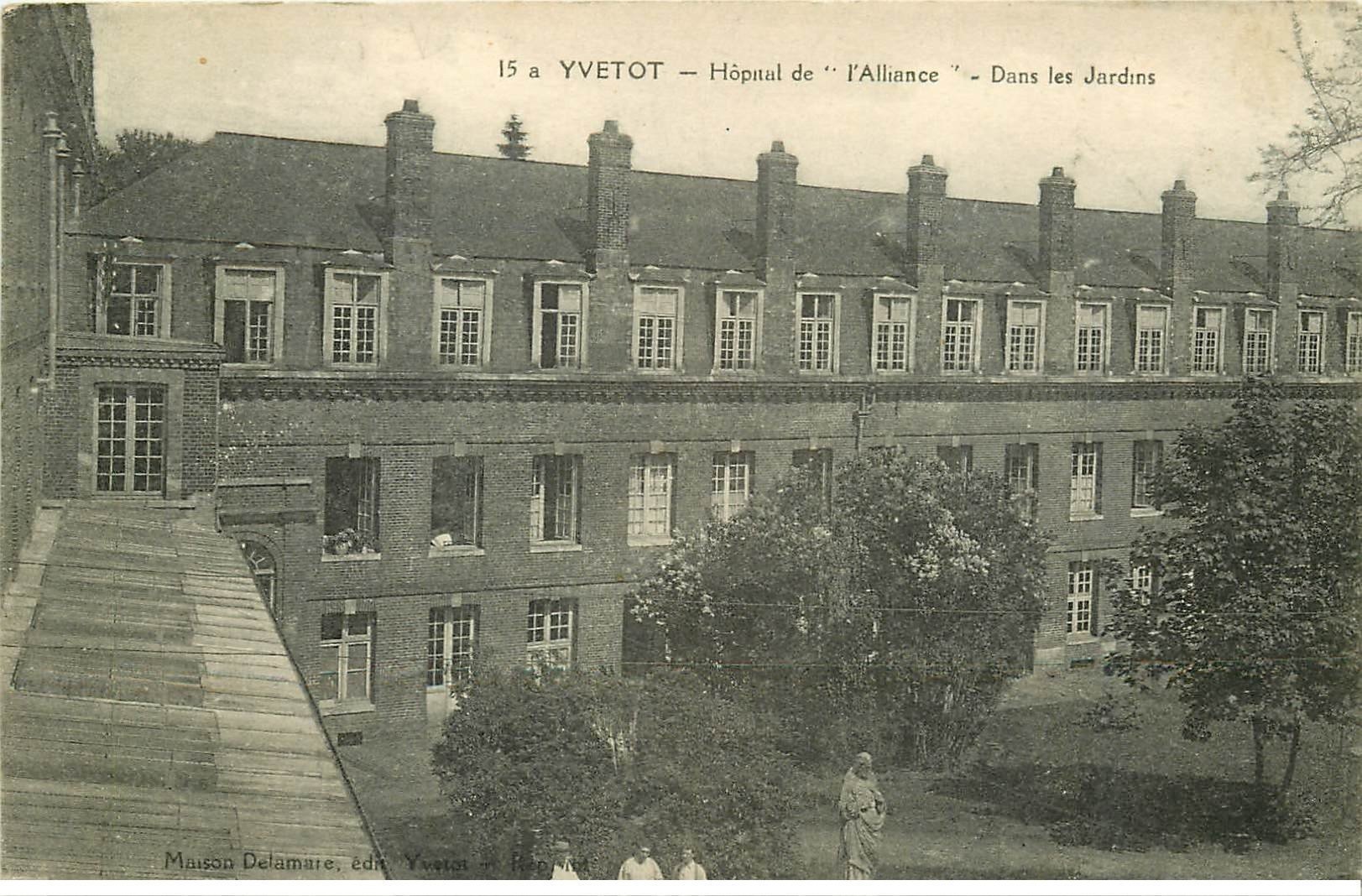 carte postale ancienne 76 YVETOT. Jardins Hôpital de l'Alliance personnages