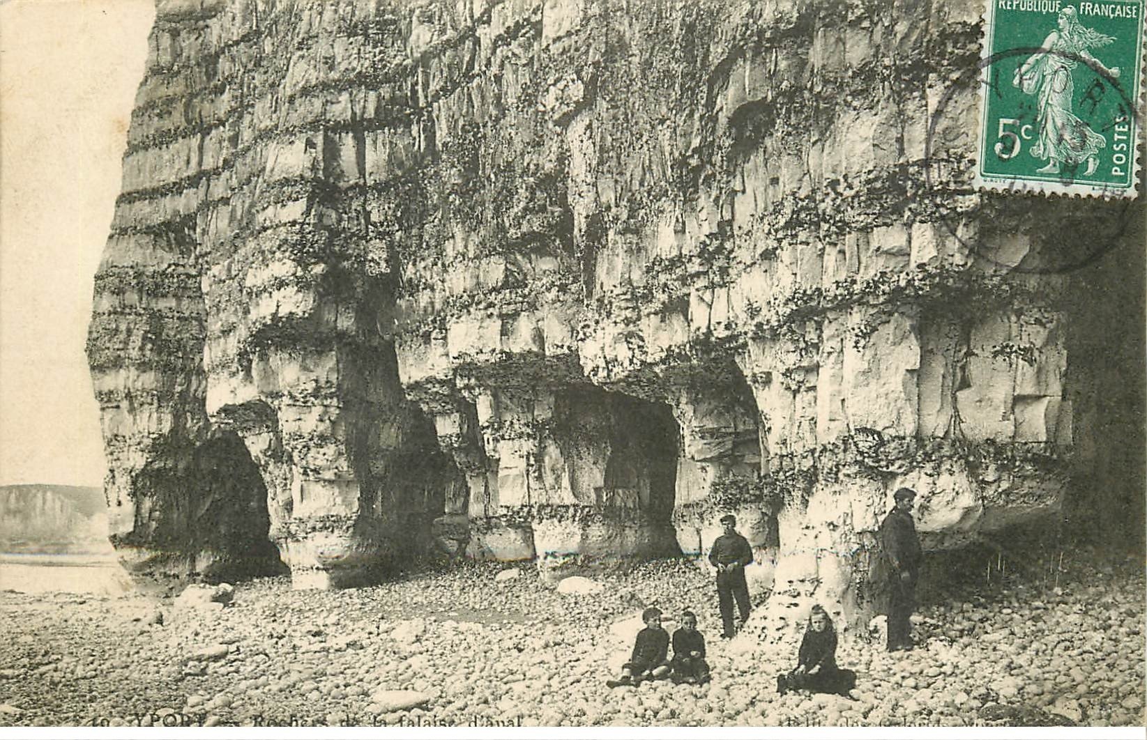 carte postale ancienne 76 YPORT. Rochers de la Falaise d'aval belle animation