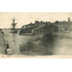 carte postale ancienne 76 DIEPPE. Grand Pont Tournant du Pollet ouvert 1915