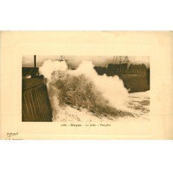 carte postale ancienne 76 DIEPPE. La Jetée Tempête