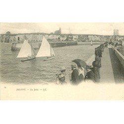 carte postale ancienne 76 DIEPPE. La Jetée et voiliers vers 1900