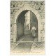 carte postale ancienne 06 LA TURBIE. Porteuse d'eau Rue de l'Arc Romain