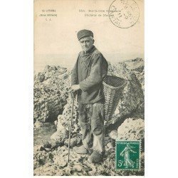 carte postale ancienne 76 FECAMP. Pêcheur de Moules 1911