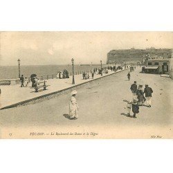 carte postale ancienne 76 FECAMP. Boulevard des Bains et Digue 1905