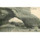 carte postale ancienne 76 FECAMP. Falaises Porte du Roi avec Pêcheur 1913
