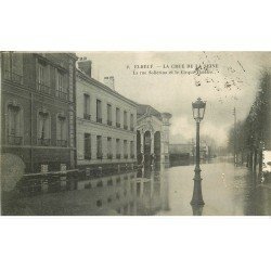 carte postale ancienne 76 ELBEUF. Crue de la Seine 1910 Rue Solférino Cirque Théâtre